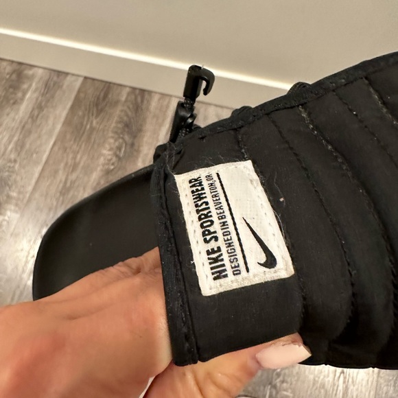 Nike Asuna 2
Men's Slides (women size 9) - Picture 7 of 7